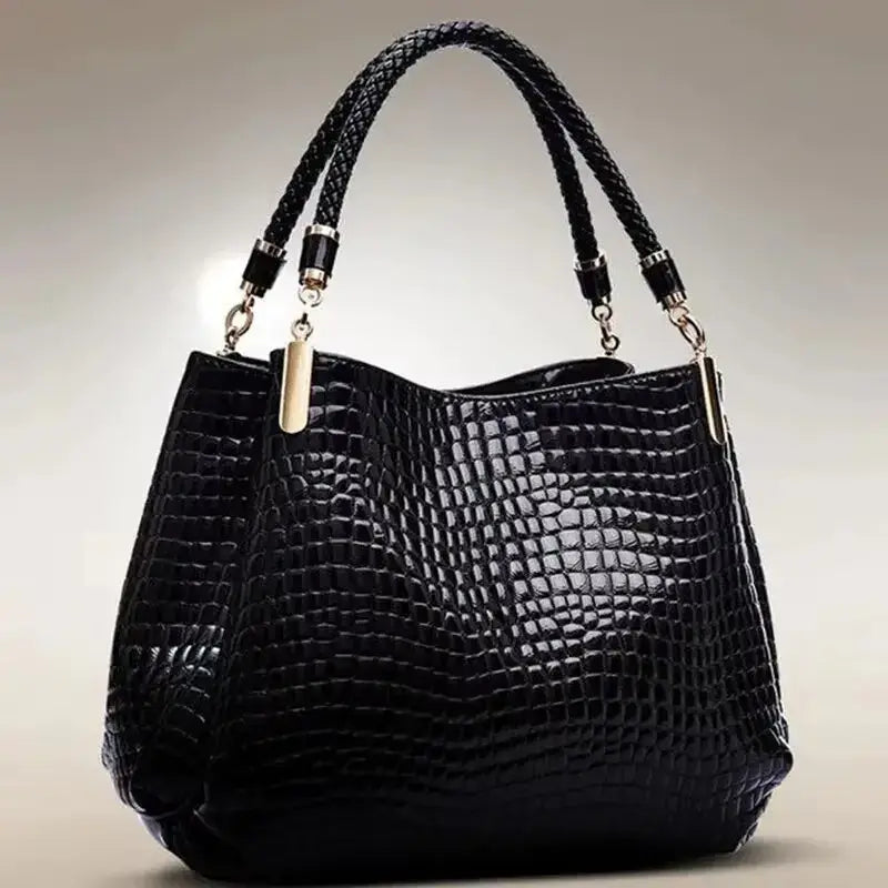 Bolsa Lucerna em Couro com Textura de Crocodilo