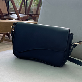 Bolsa transversal e baguete media Preta de couro premium Islara
